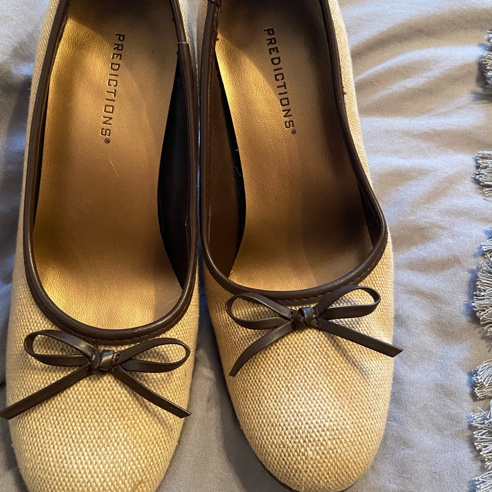 Cream & Brown pumps